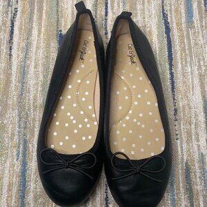 CAT & JACK BALLERINA FLATS SIZE 1 YOUNG GIRL BLACK SLIP ON WITH ACCENT BOW.